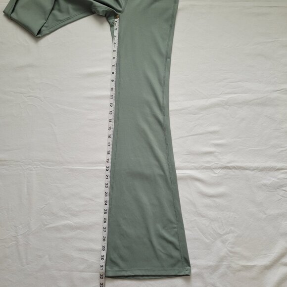 Yogalicious Flare Leggings High Waisted Crossover Ruched Waist Sage Green Sz XS - Picture 8 of 10